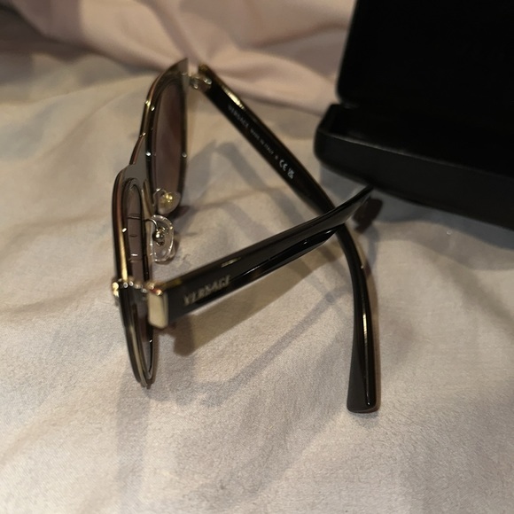 Versace sunglasses - Picture 2 of 5